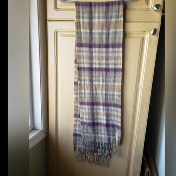 House Of S otland Plaid Fringe S arf in Purple and Tan Lambswool - Picture 4 of 4
